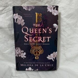 “The Queen’s Secret” Hardcover Fantasy Romance Book by Melissa De La Cruz
